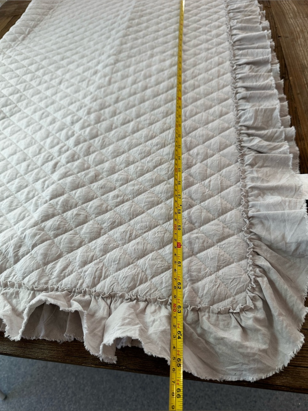 Ruffled Quilted Bed Throw in Light gray - Unbranded - Picture 3 of 12